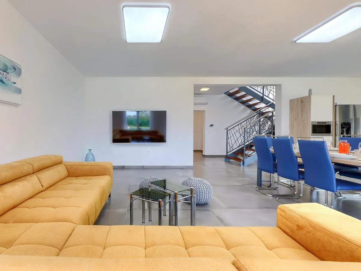 Holiday Home Villa Edi By Interhome Sisan