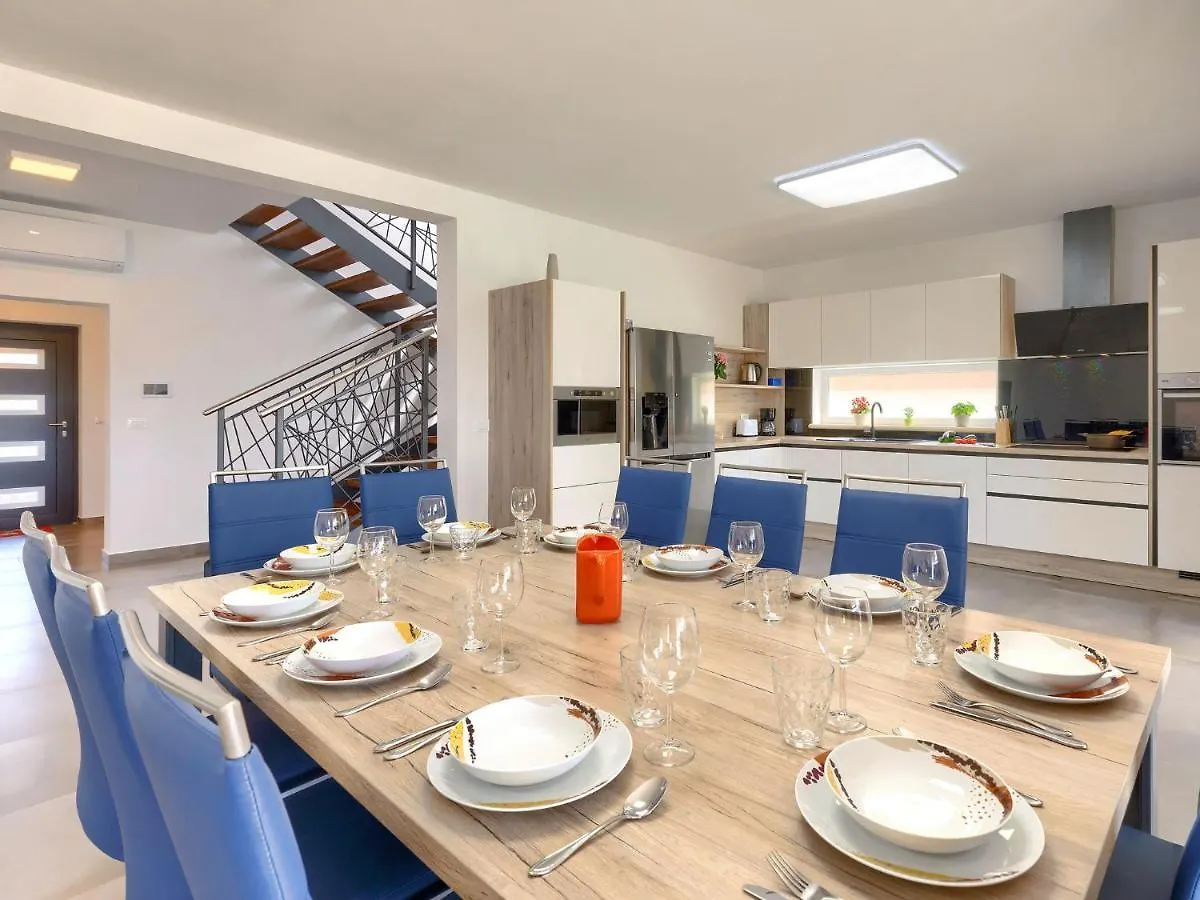 Holiday Home Villa Edi By Interhome Sisan