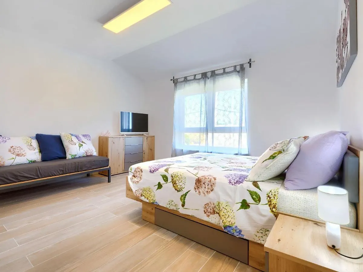 Holiday Home Villa Edi By Interhome Sisan